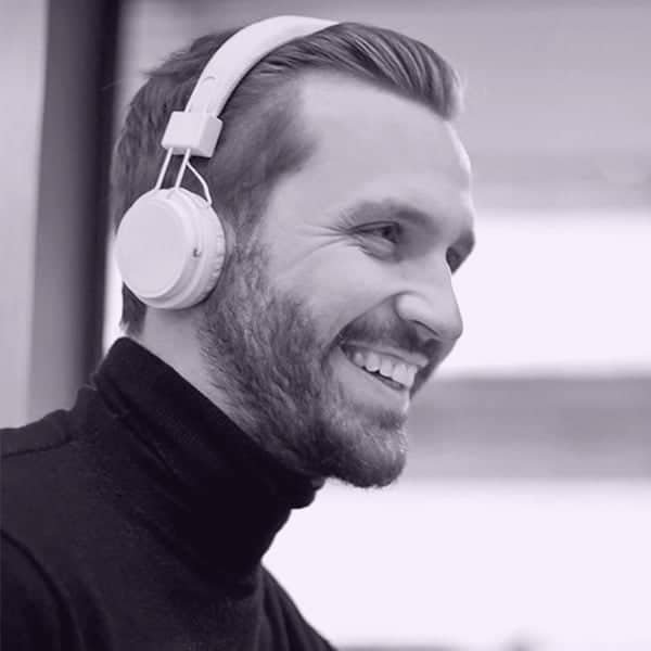 بیایید از کارگران خط مقدم خود در برابر مشتریان بی ادب محافظت کنیم